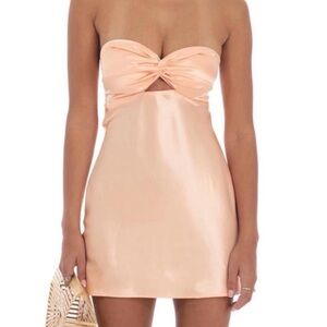 Chic Strapless Peach Dress